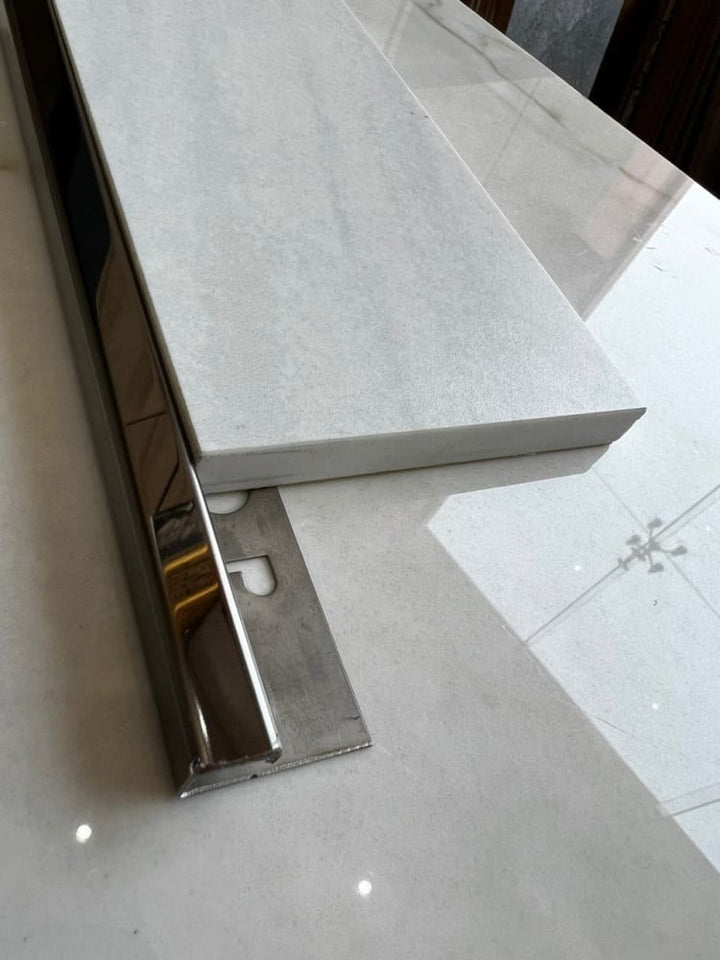 black-square-corner-spacer--128-29