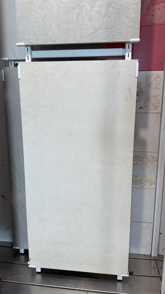 light-beige-tabel--120602--122023