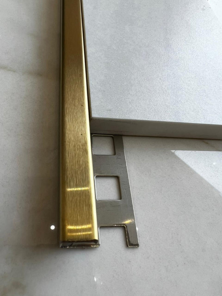 square-gold-brushed-corner-spacer--129-32