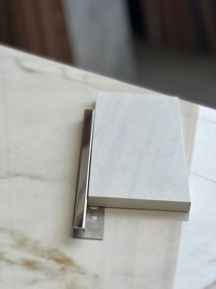 black-square-corner-spacer--128-29