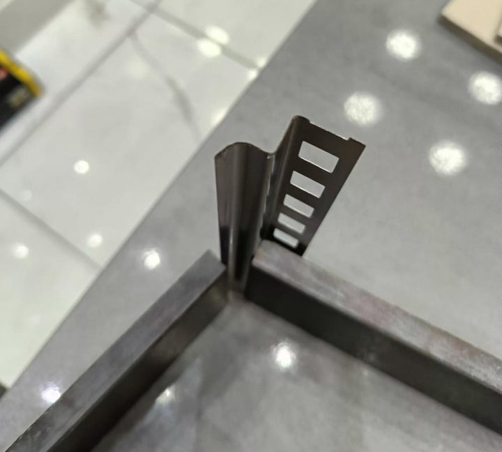 silver-brushed-interior-corner-spacer--616-55
