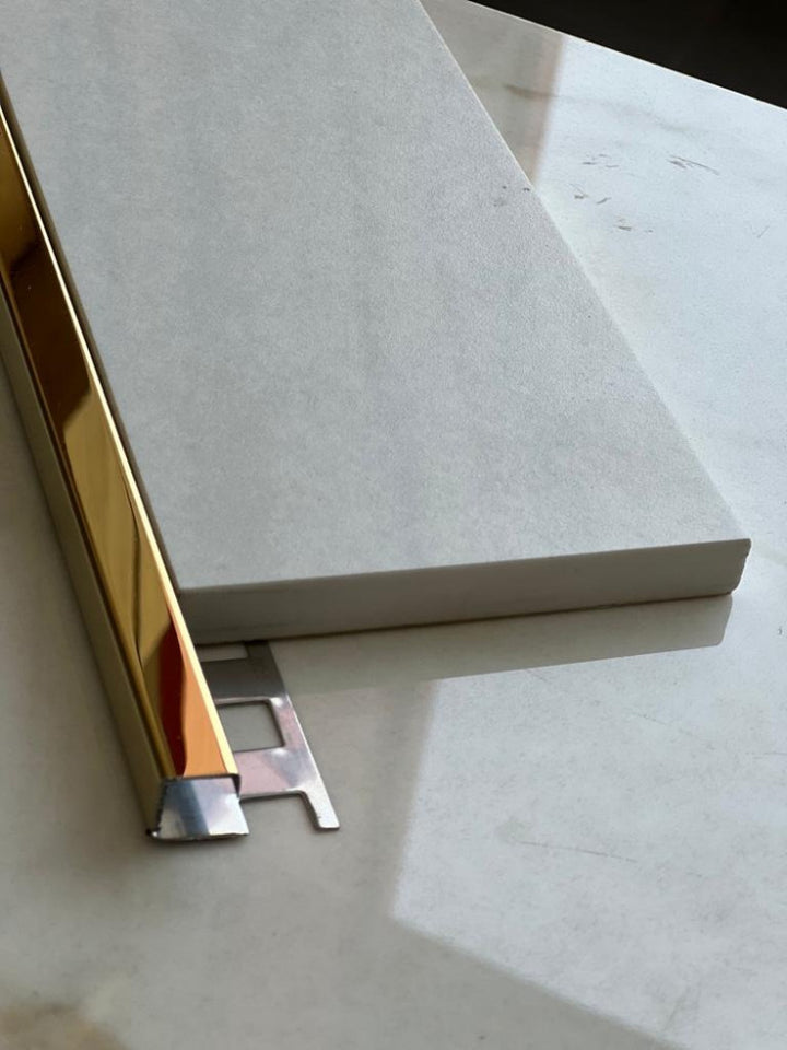 square-gold-corner-spacer--126-20