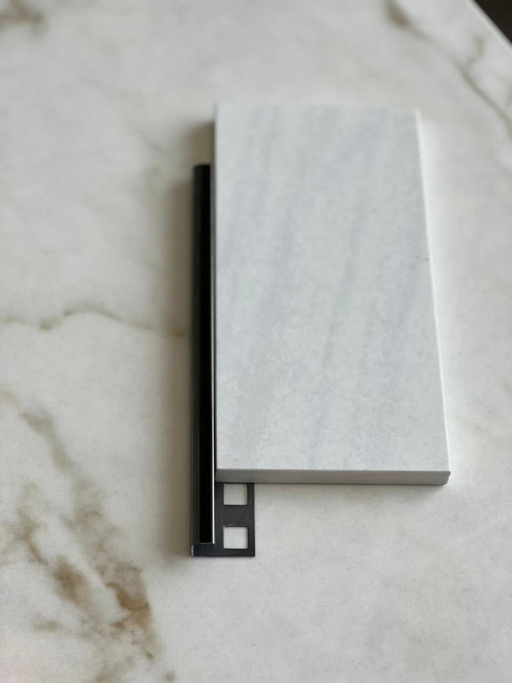 black-corner-spacer--278-25