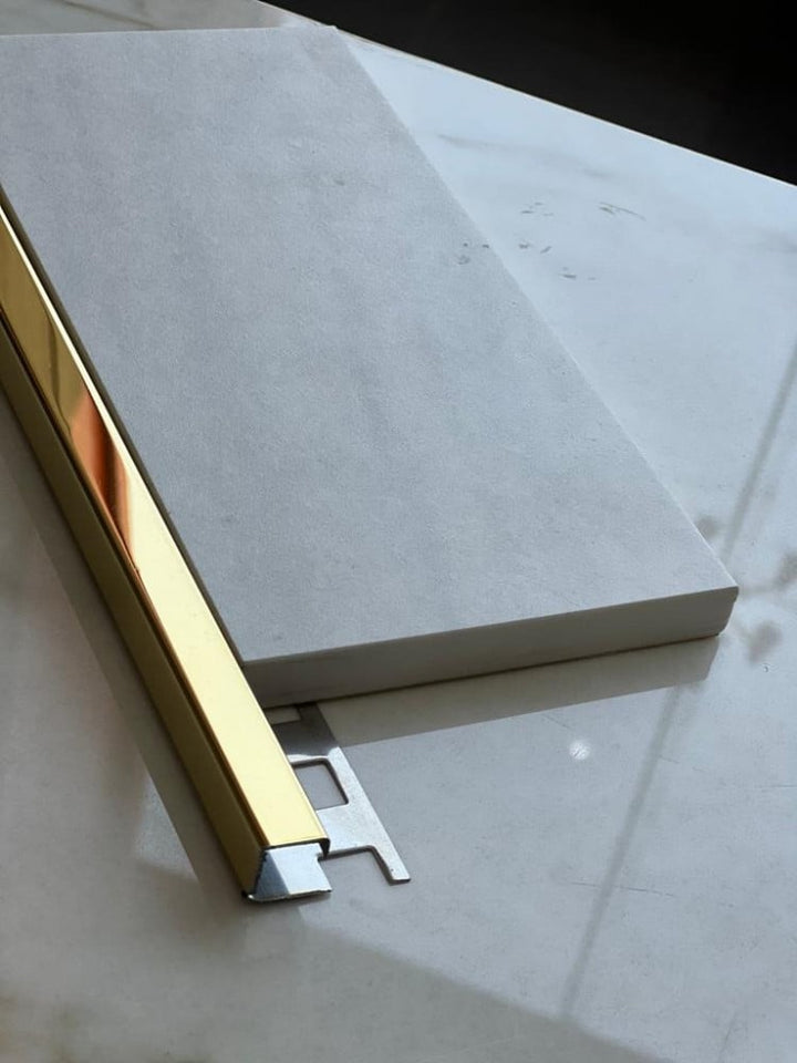 square-gold-corner-spacer--126-20