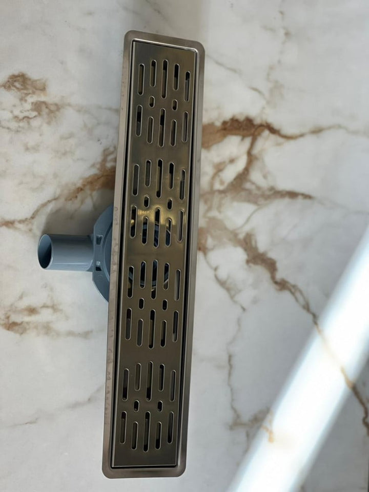 shower-drain-with-a-hollow-face-and-an-external-steel-letter--50-cm