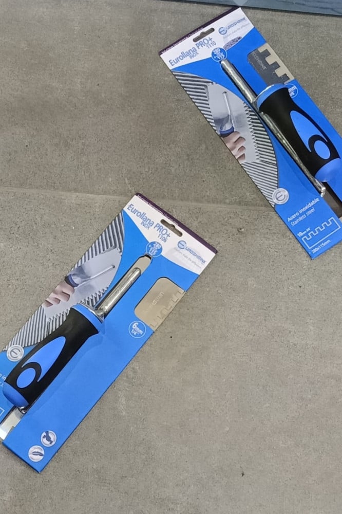 knife-for-spreading-glue-and-cement